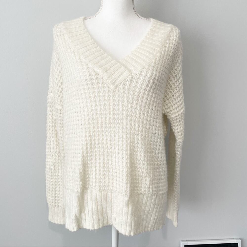 Hollister ivory metallic cable knit v neck sweater small